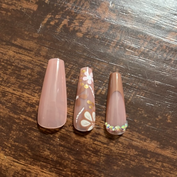 huge fake nail bundle with case - all different colors, sizes, patterns, lengths - Picture 11 of 13